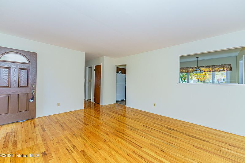 5th image of 8 Mason Court