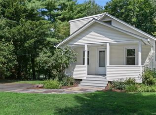 38 Forest Glen Rd, Valley Cottage, NY 10989