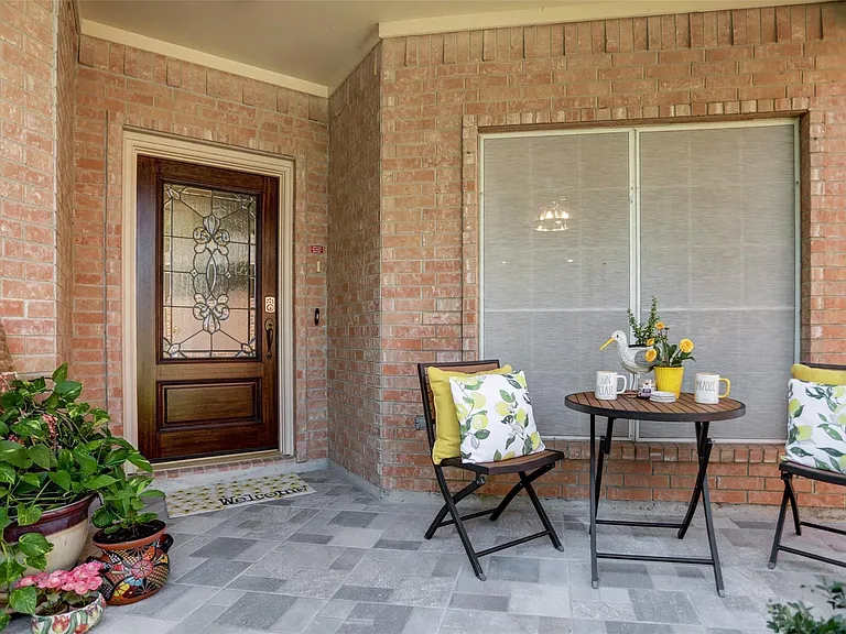 112 Harbour Town Dr — Photo 3