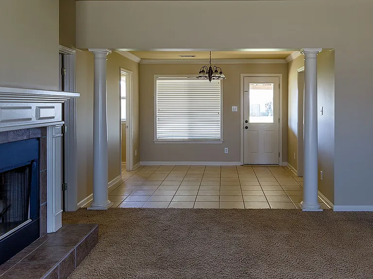 825 Bluegrass Dr — Photo 3