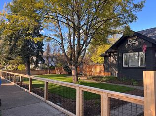 402 N Main Ave, Ridgefield, WA 98642