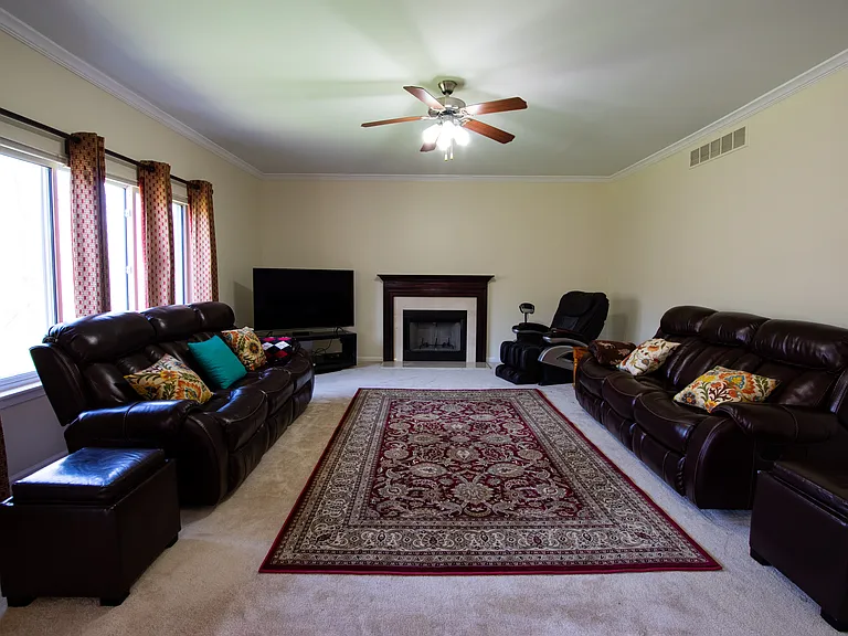366 Sedgewood Ln — Photo 17