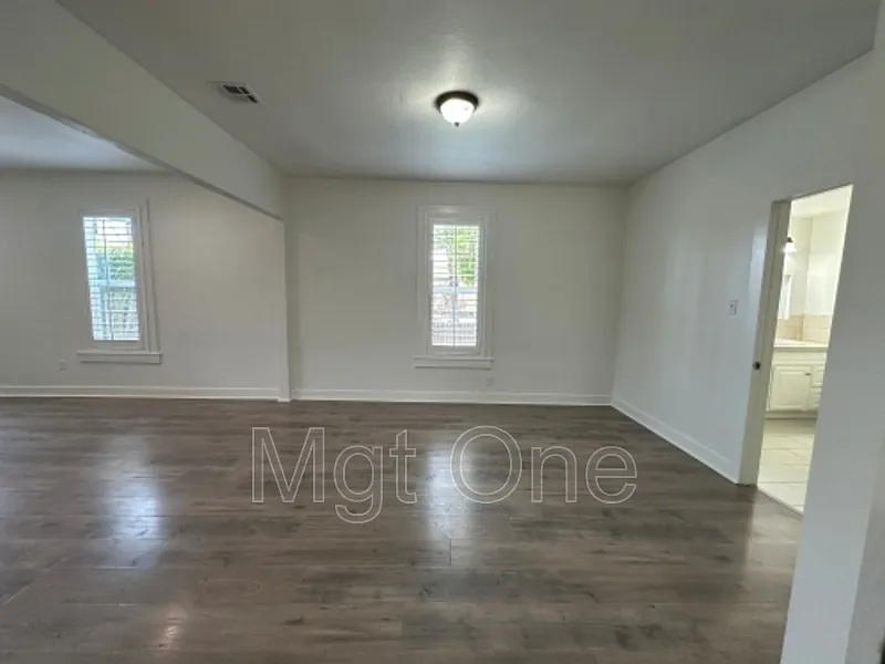 3 bed, 3.0 bath, 1675 sqft, $3,200 — Photo 4