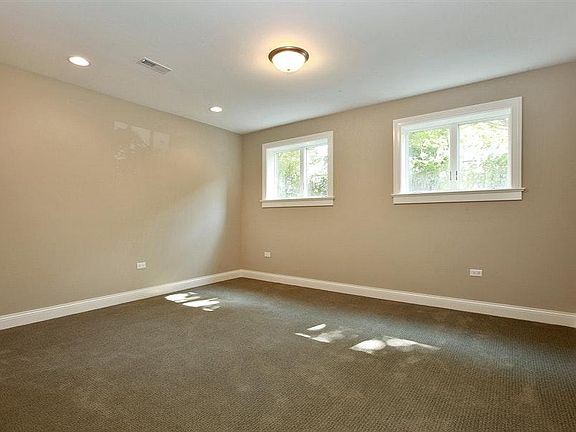 4th image of 4048 N Kenmore Ave Unit 1S