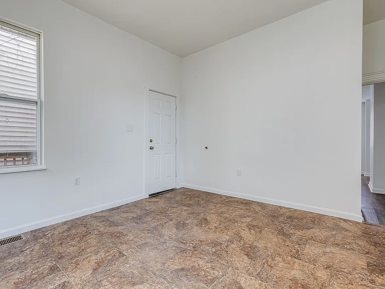 819 Proctor Way — Photo 8