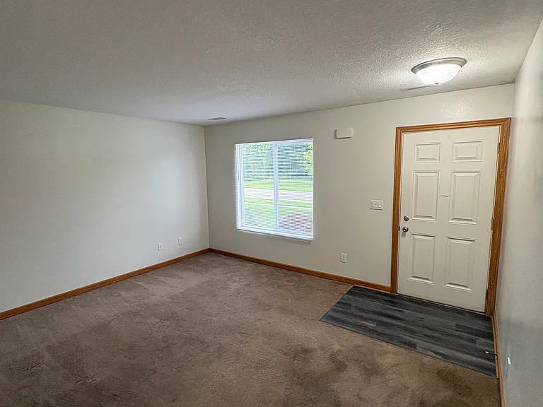 1636 W Broadway St — Photo 5