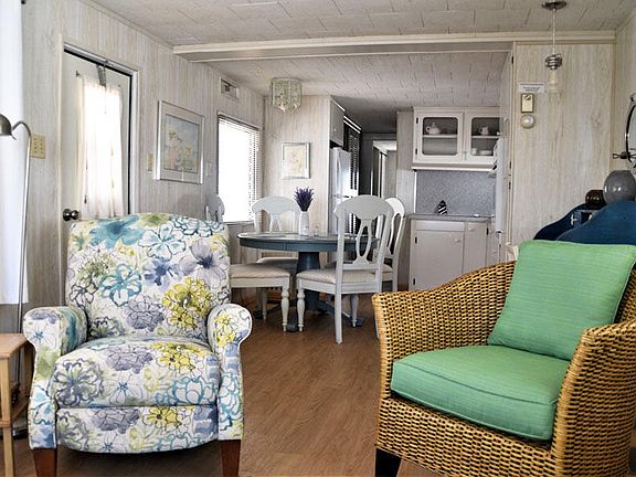 5th image of 209 Lark Drive #L