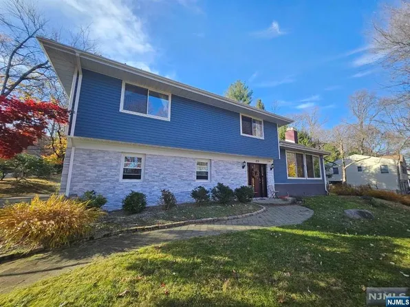 819 Handwerg Dr, Rivervale, NJ 07675