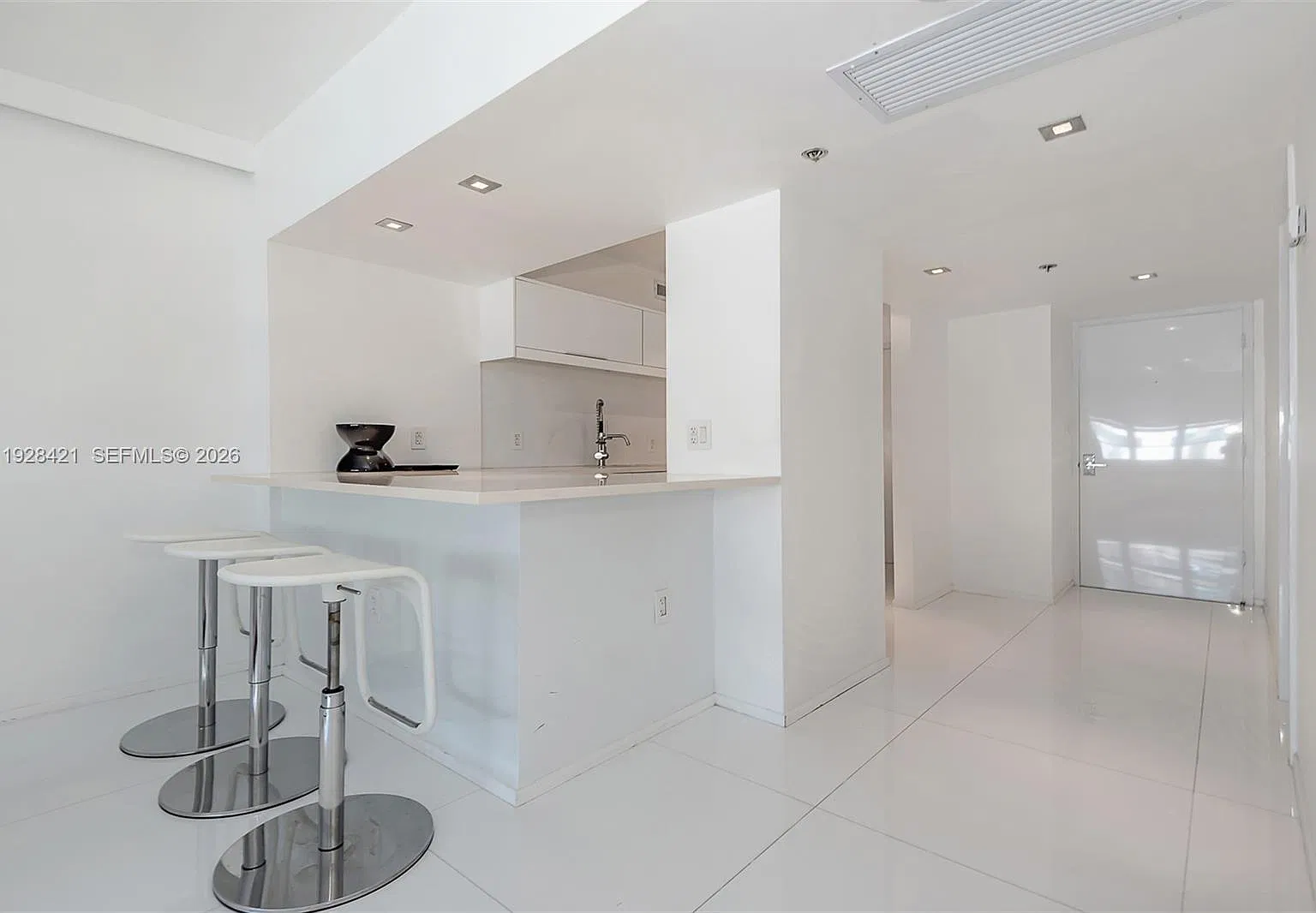 The Decoplage Condo — Photo 3
