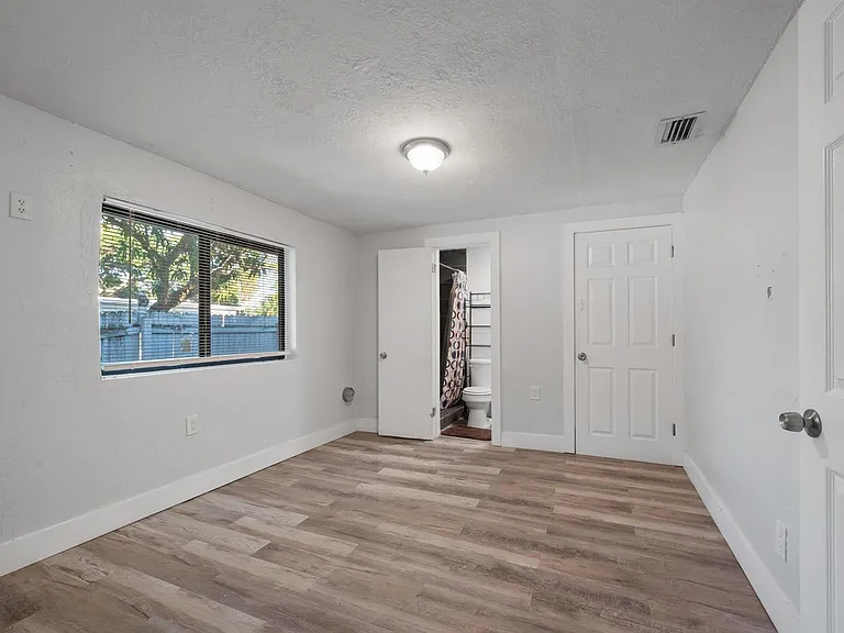 836 SW 13th Ct — Photo 7