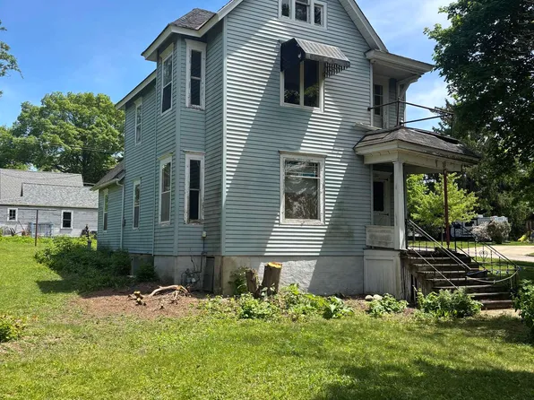 221 S 4th St, Mount Horeb, WI 53572