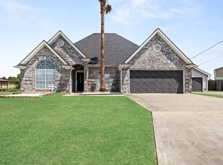 200 Skylark Ave, Bridge City, TX 77611