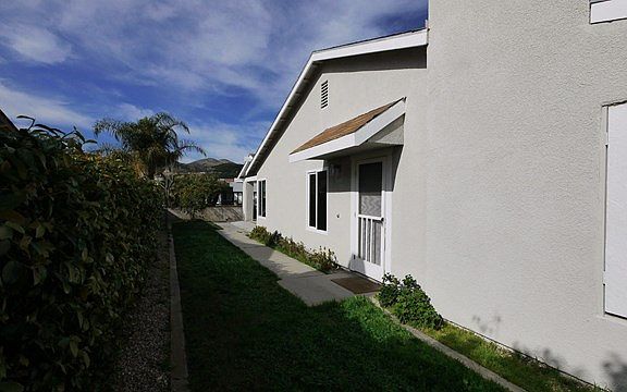 3rd image of 576 Salas St
