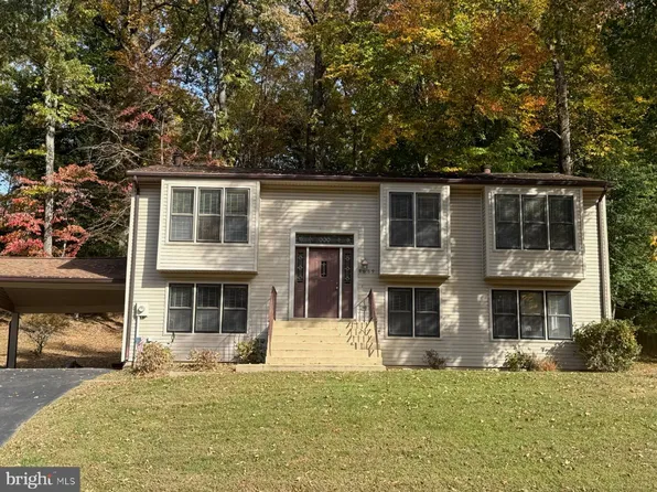 8669 Valley Dr, Waldorf, MD 20603