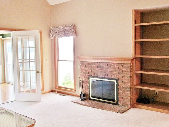3rd image of 3681 N Sunset Way