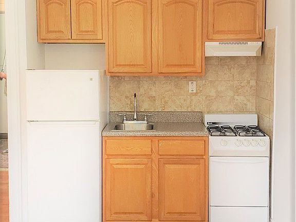 3rd image of 11853 Metropolitan Ave APT 7D