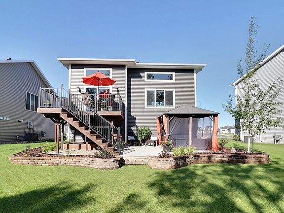 3rd image of 725 Albert Dr W