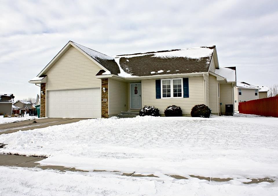 1st image of 1818 NW Lakeside Dr