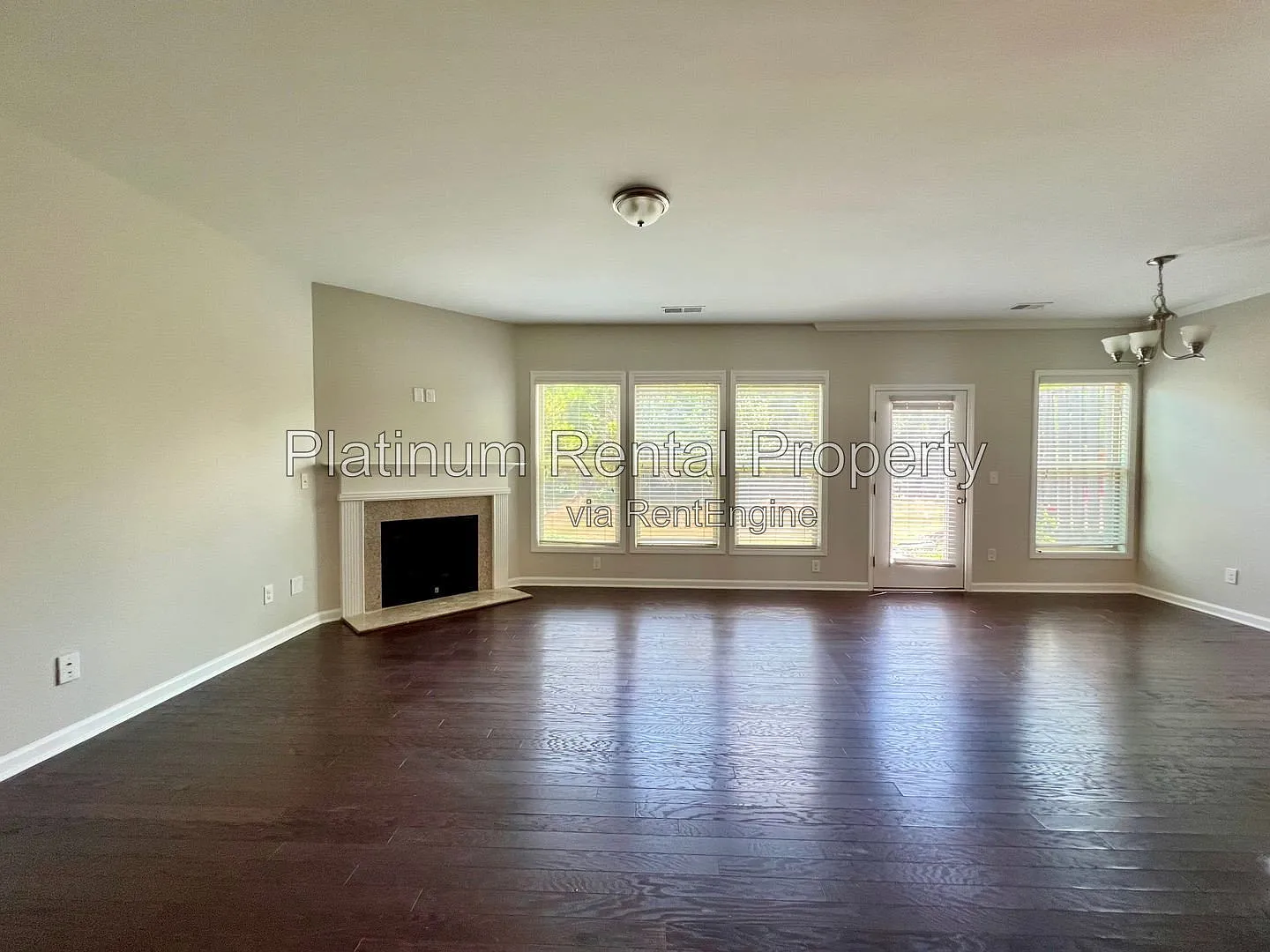 4 bed, 3.5 bath, 2338 sqft, $2,600 — Photo 4