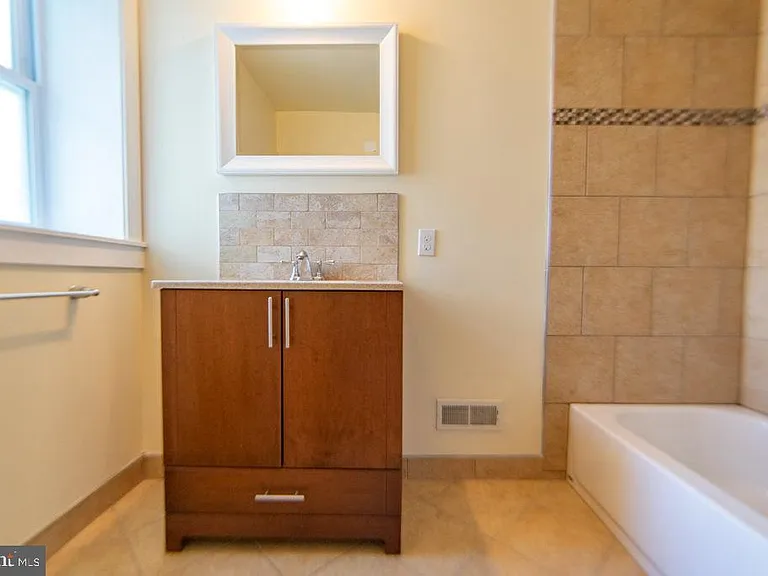 2147 Ellsworth St — Photo 17