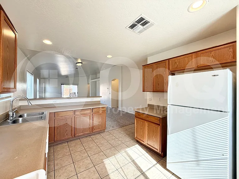 3425 S 95th Dr — Photo 7