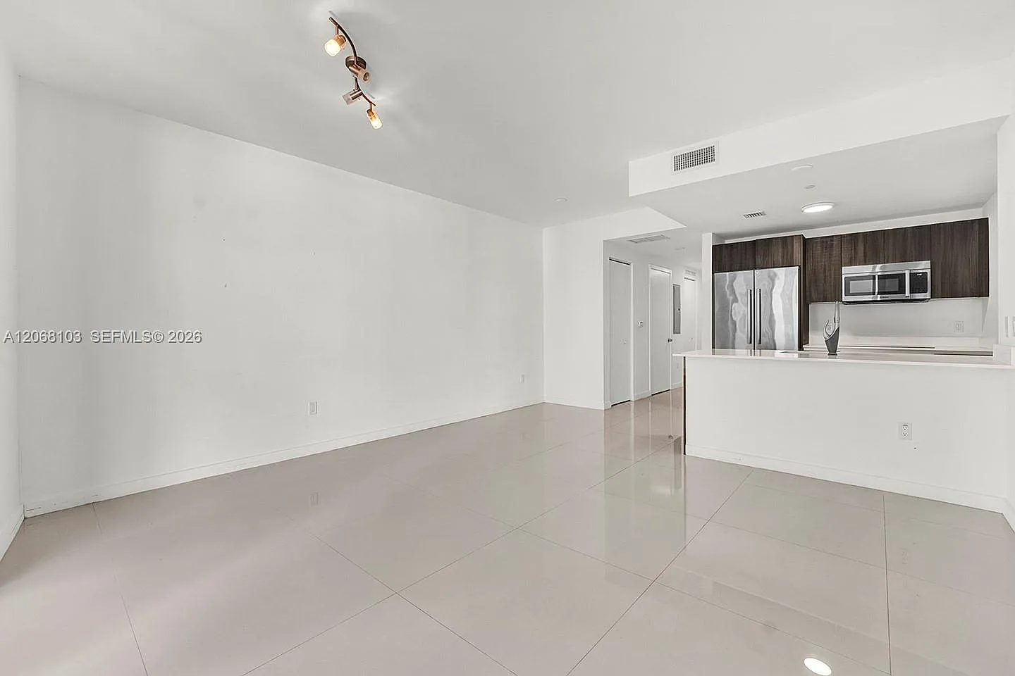 1 bed, 1.5 bath, 743 sqft, $3,700 — Photo 2