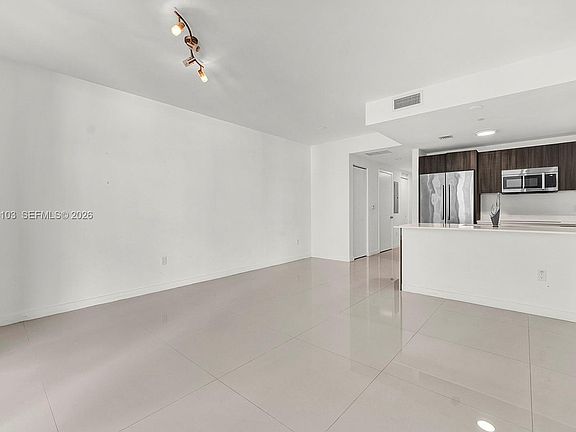 2nd image of 488 NE 18th St Unit 3105
