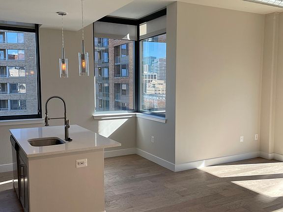 3rd image of 2000 Clarendon Blvd #606