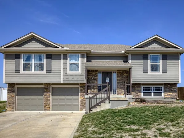 12204 E 214th St, Peculiar, MO 64078