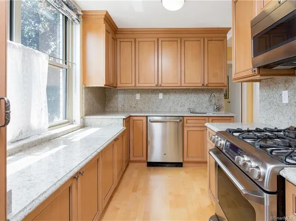 1 Strawberry Hill Court #1H, Stamford, CT 06902