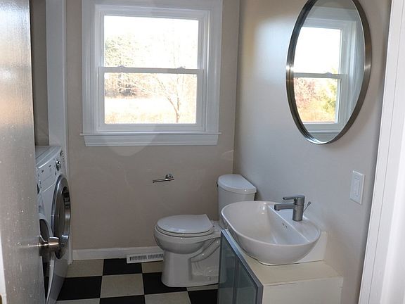 4th image of 889 Elm St #0