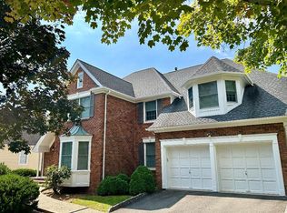 23 Apple Tree Ln, Warren, NJ 07059