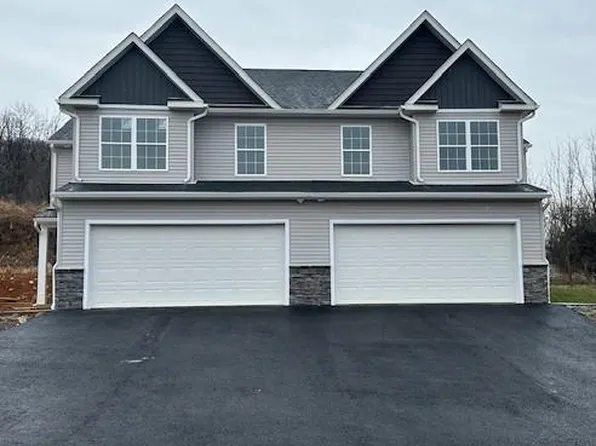 33 Rosalies Way, Temple, PA 19560