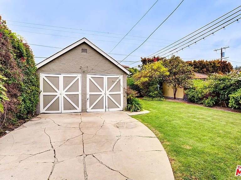 10372 Tennessee Ave — Photo 25