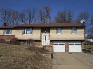 102 Oxbridge Dr, Coraopolis, PA 15108