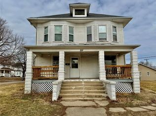 221 W 7th St, Maryville, MO 64468