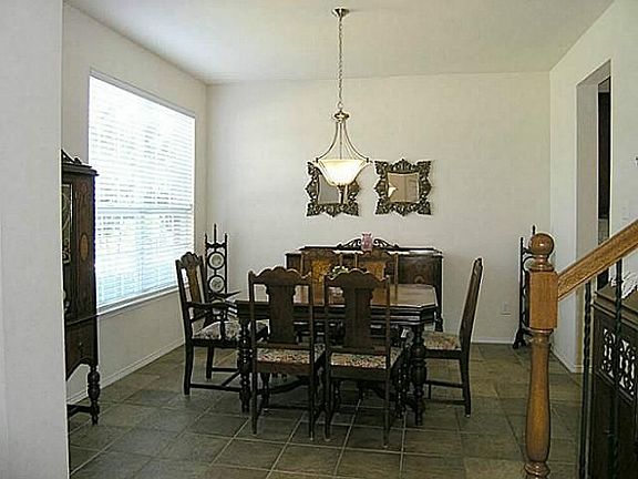 3rd image of 1809 Sharpsbury Dr