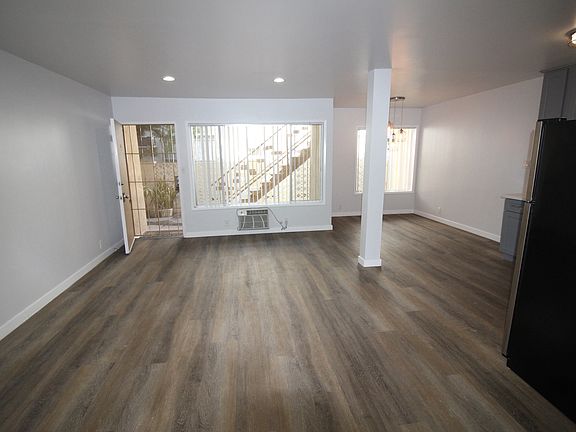 2nd image of 544 N Hayworth Ave