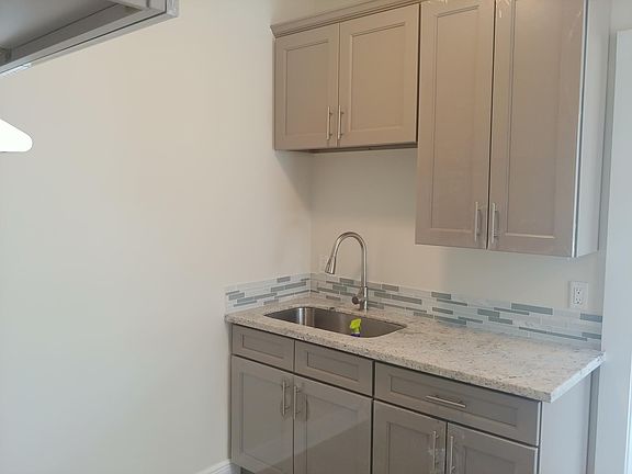 5th image of 2628 Amelia St