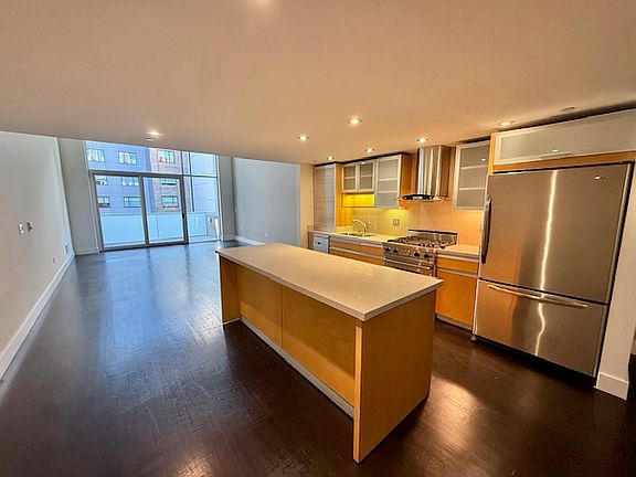 5th image of 188 King St Unit 306