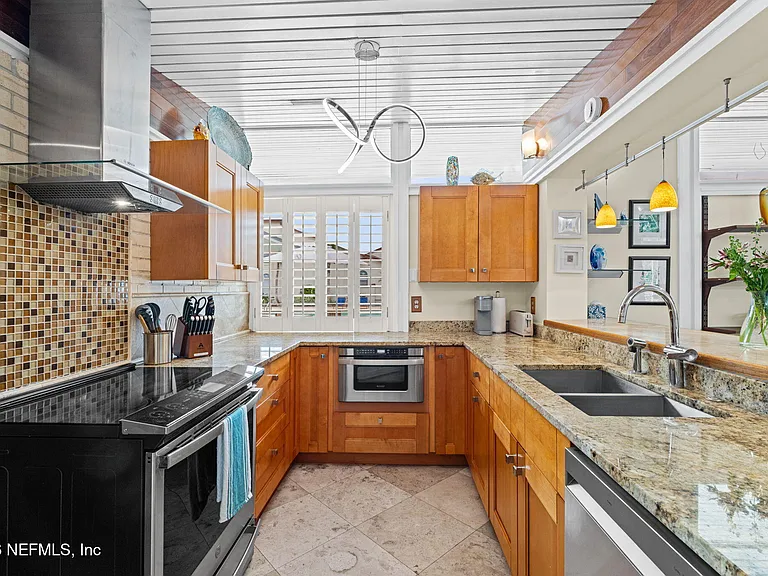 2337 Seminole Rd #C — Photo 8
