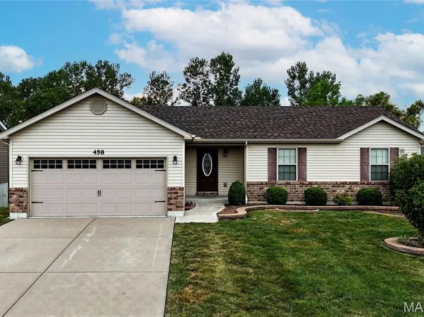 458 Honeysuckle Creek Dr, Wentzville, MO 63385