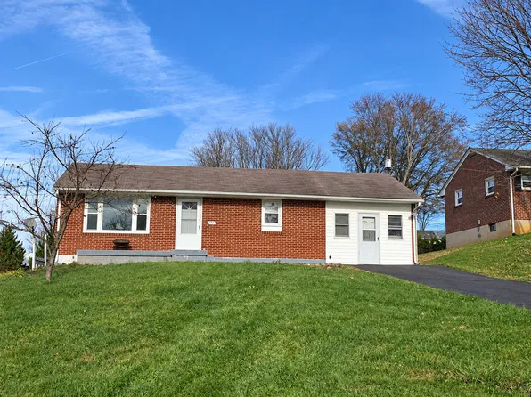 102 Roundhill Dr, Christiansburg, VA 24073