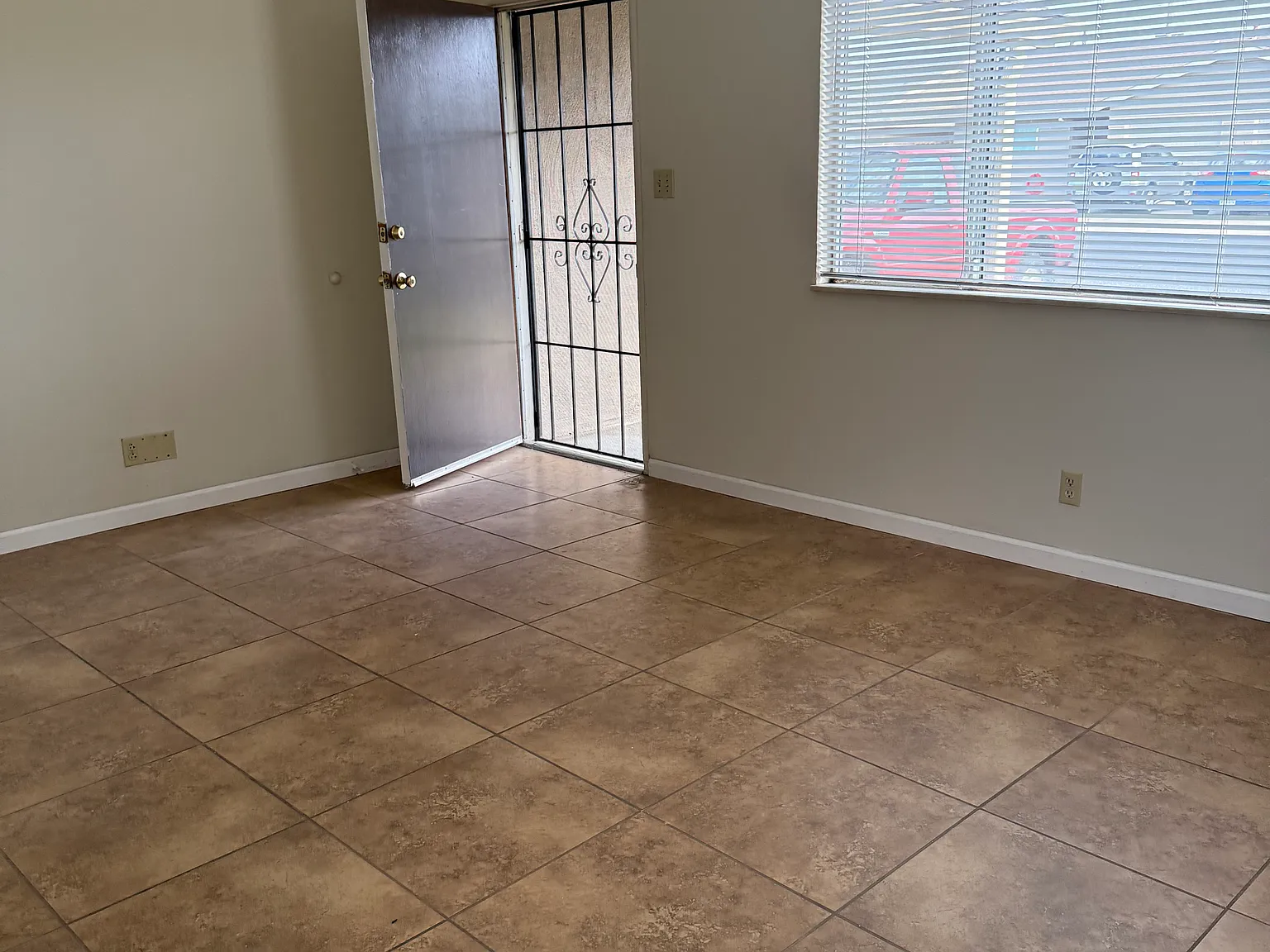 640 San Juan St — Photo 2