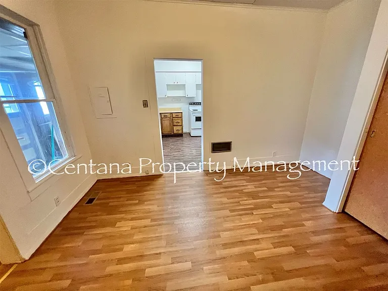1021 E Commercial Ave — Photo 11