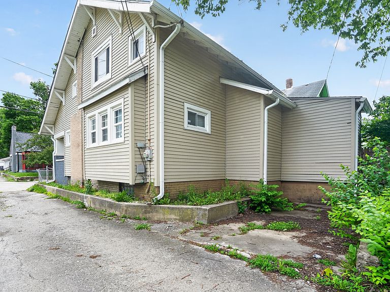 Listing photo 4
