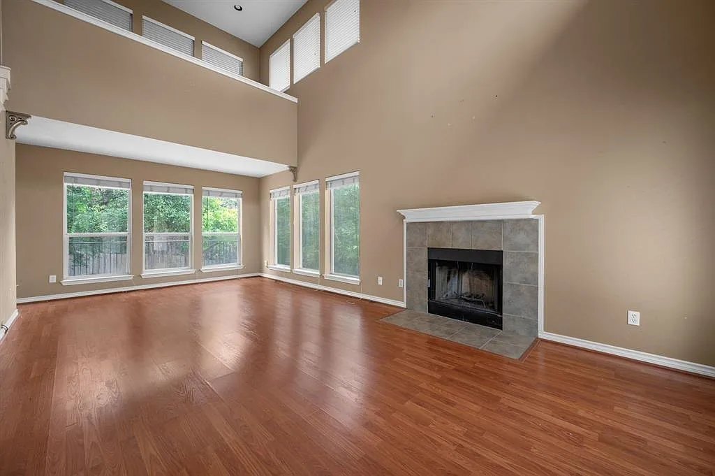 2 bed, 2.5 bath, 1430 sqft, $1,900 — Photo 2