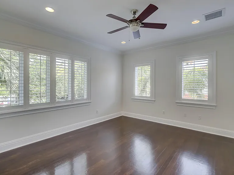 425 NE 11th Ave — Photo 46