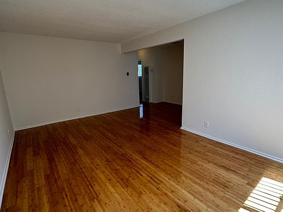 2nd image of 2554 N Beachwood Dr APT 2