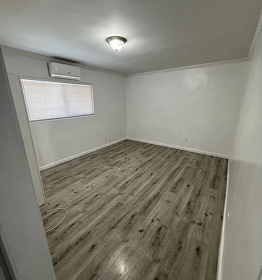 2922 S Budlong Ave #7 — Photo 10